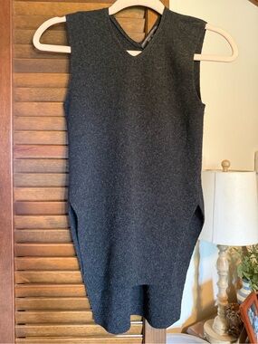 Theyskens’ Theory 100% wool charcoal sleeveless sweater Size small